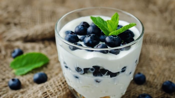  Does bad yogurt taste sour?