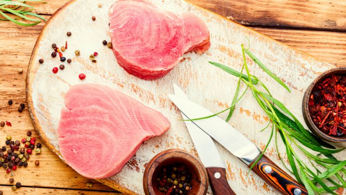  How long does cooked tuna steak last in the fridge?
