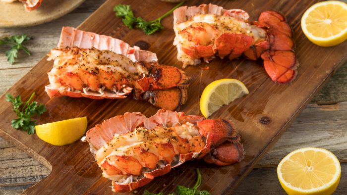  How do you cook lobster tails?