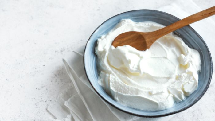  How much protein is in a cup of full fat Greek yogurt?